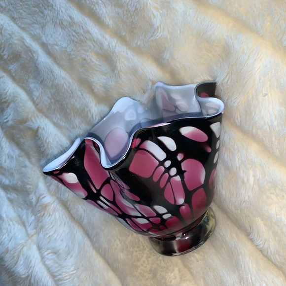 Vintage unique pink black scalloped glass bowl vase decor - Picture 7 of 9
